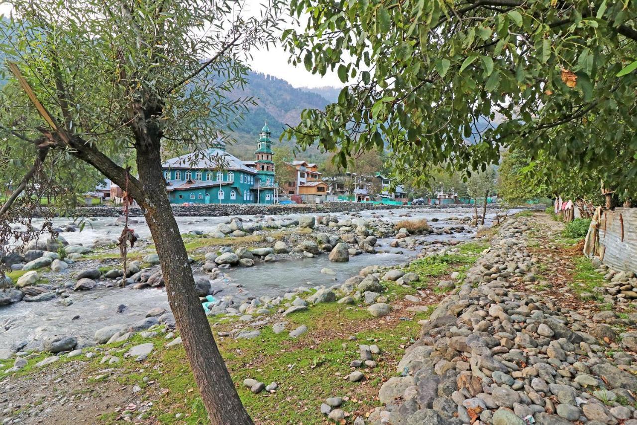 Oyo 18416 Hotel Park Palace Pahalgām Buitenkant foto